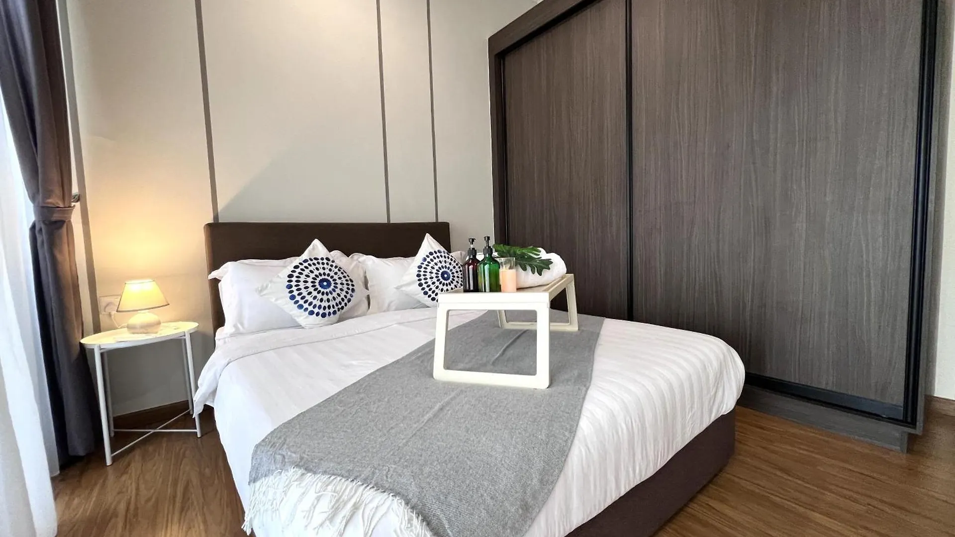 Apartment Fresh New Look Georgetown#Skypoolcontemporarysuite