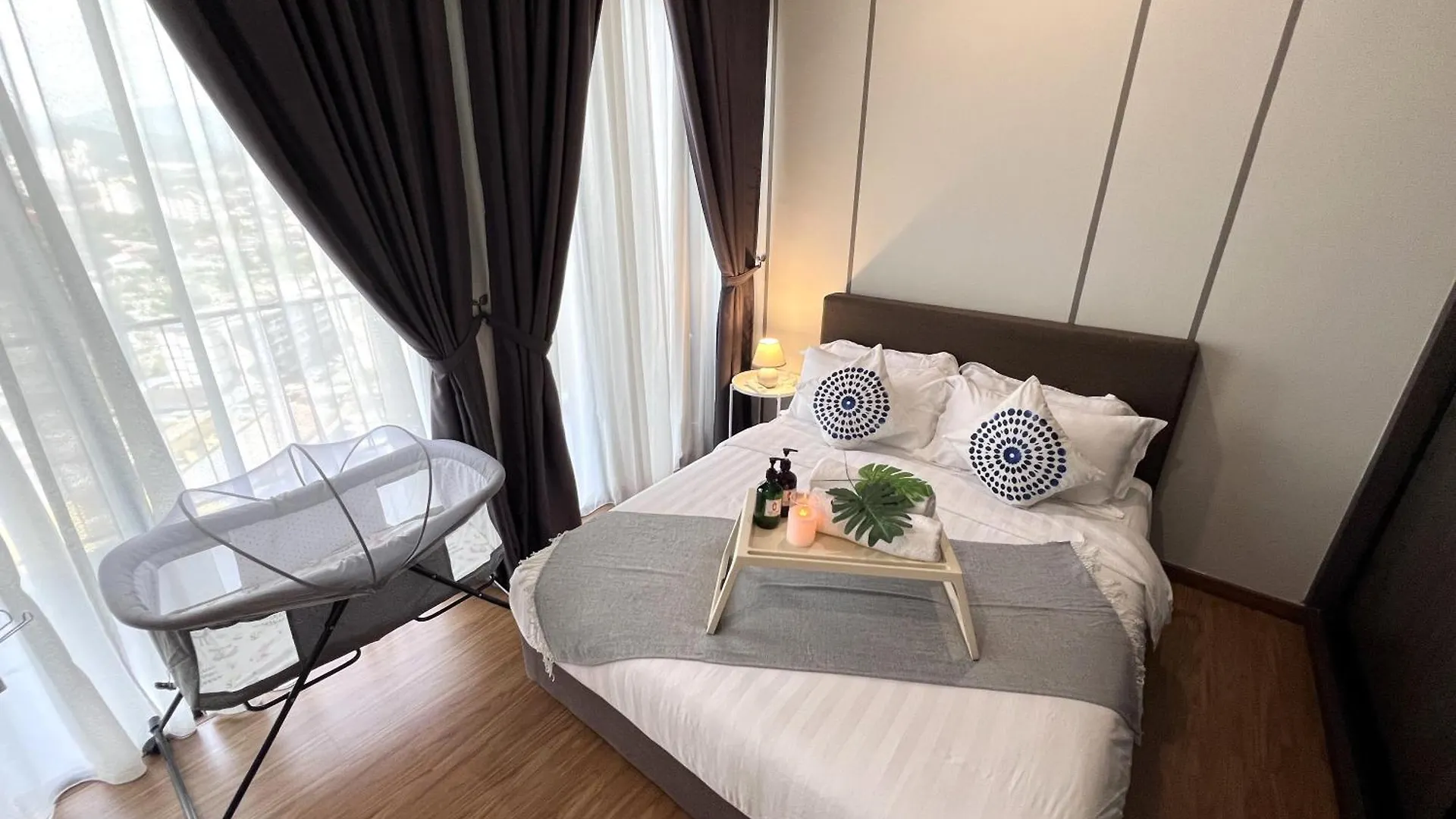 Apartment Fresh New Look Georgetown#Skypoolcontemporarysuite